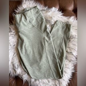 Apana Sage Green 7/8 length Pocket Leggings Size Medium